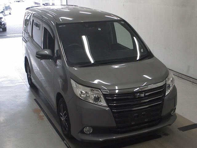 TOYOTA NOAH 2015