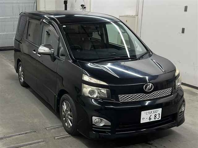 TOYOTA VOXY 2011