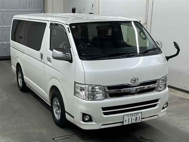TOYOTA HIACE VAN 2013