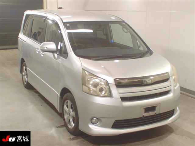 TOYOTA NOAH 2009