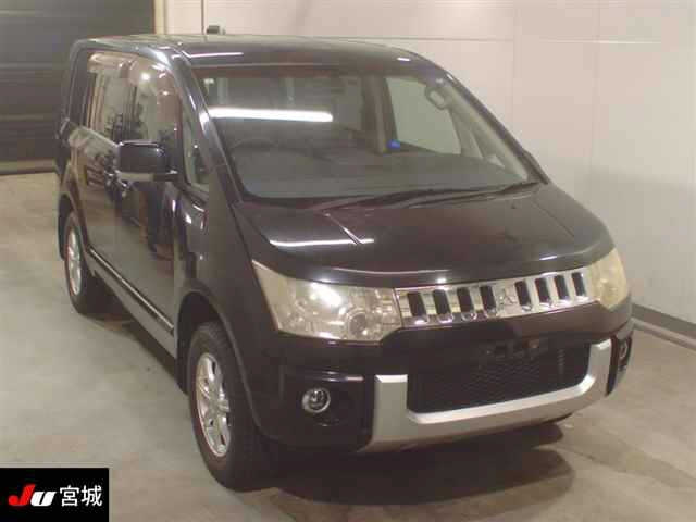 MITSUBISHI DELICA D5 2011