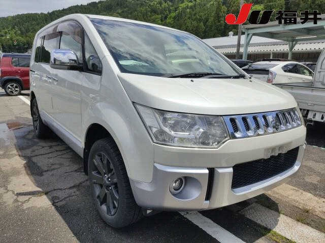MITSUBISHI DELICA D5 2010
