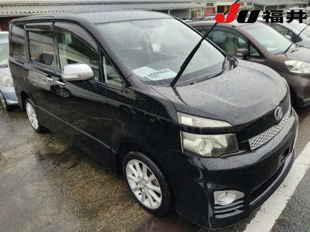 TOYOTA VOXY 2010