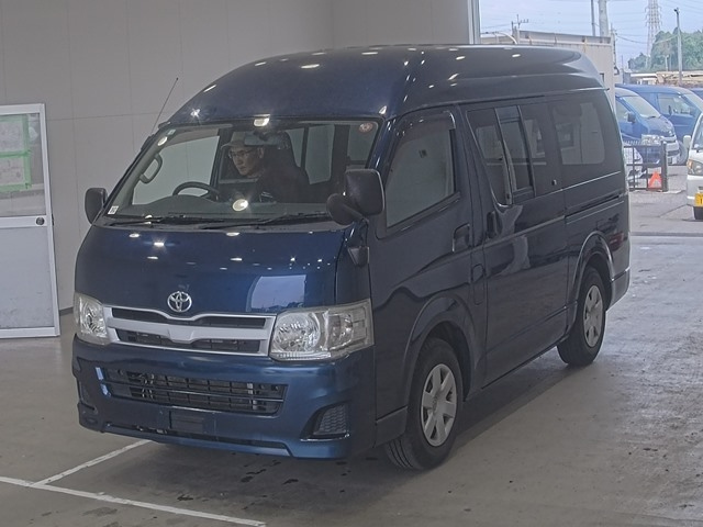 TOYOTA HIACE VAN 2011