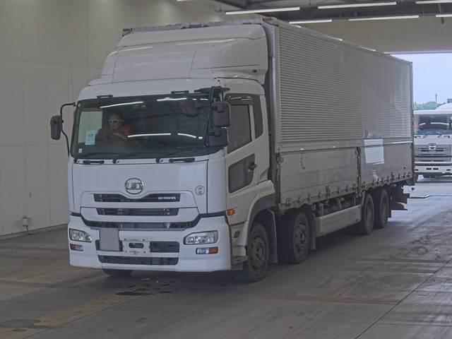 NISSAN QUON 2013