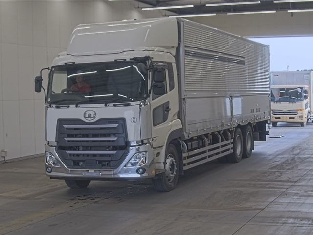 NISSAN QUON 2018
