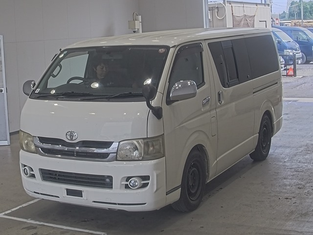 TOYOTA HIACE VAN