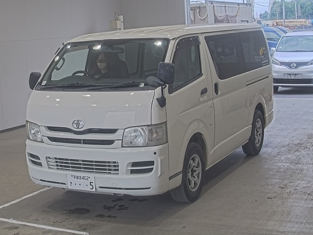TOYOTA HIACE VAN 2010