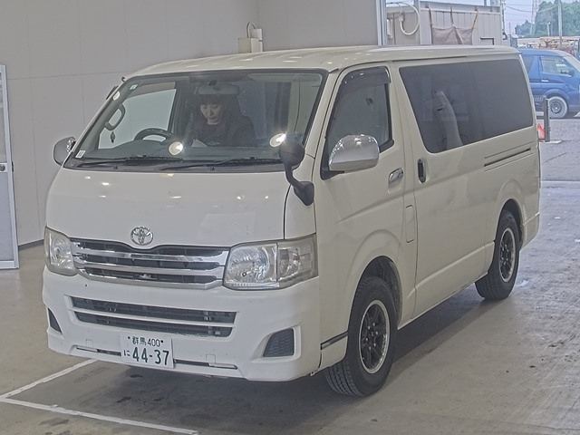 TOYOTA HIACE VAN 2011