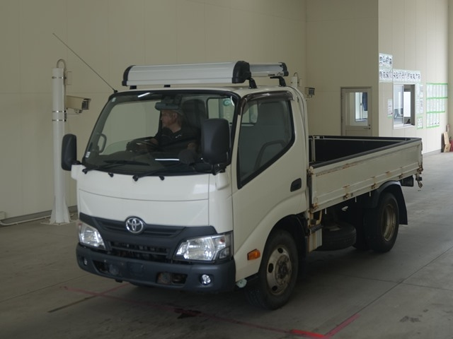 TOYOTA DYNA 2019