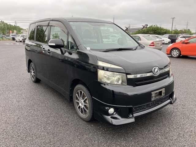 TOYOTA VOXY 2009