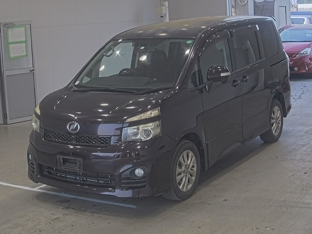TOYOTA VOXY 2010