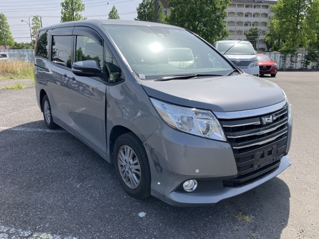 TOYOTA NOAH 2016