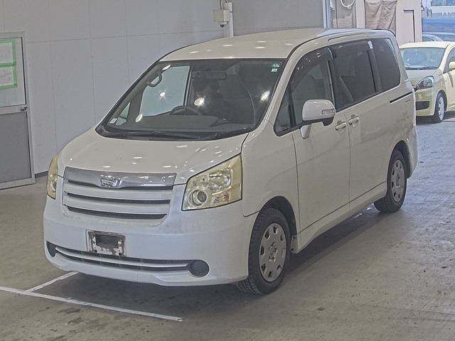 TOYOTA NOAH 2008
