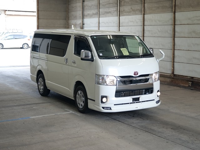 TOYOTA HIACE VAN