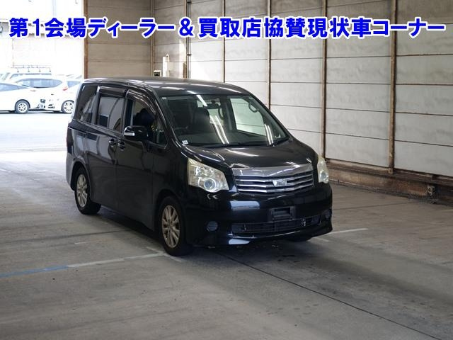 TOYOTA NOAH 2010