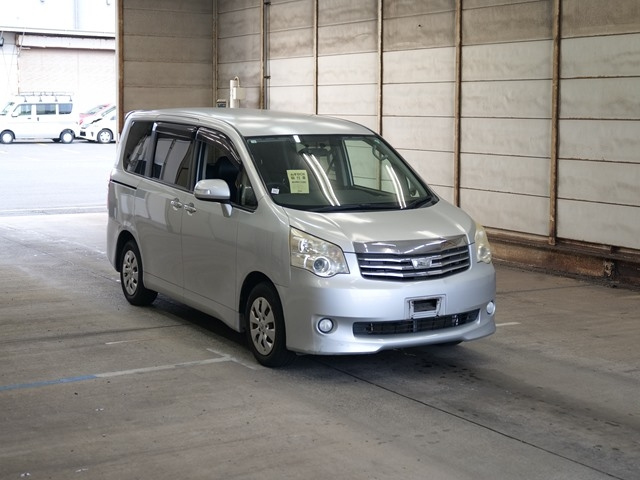TOYOTA NOAH 2012
