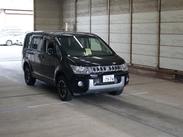 MITSUBISHI DELICA D5 2013
