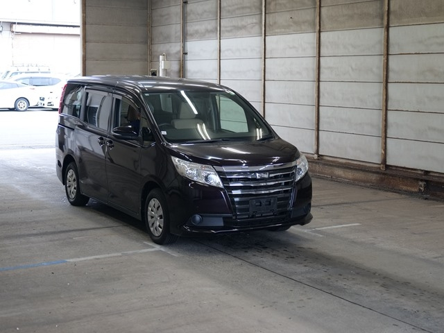 TOYOTA NOAH 2014