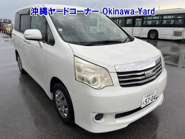 TOYOTA NOAH 2011