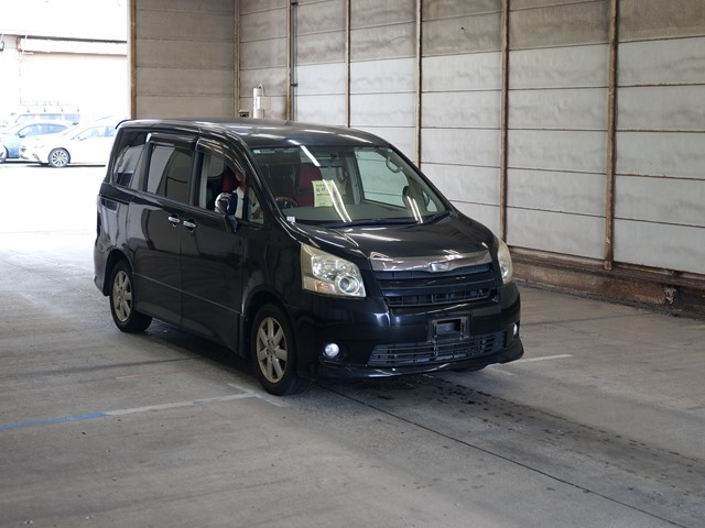 TOYOTA NOAH 2009