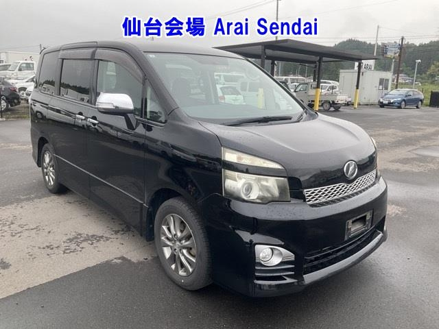 TOYOTA VOXY 2011
