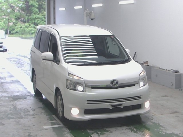 TOYOTA VOXY 2008