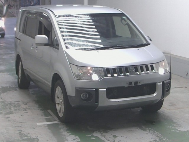 MITSUBISHI DELICA D5 2013