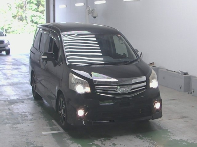 TOYOTA NOAH 2012