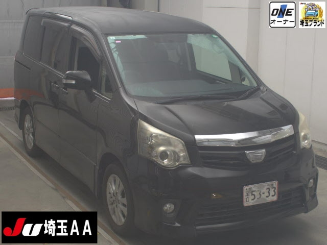 TOYOTA NOAH 2013