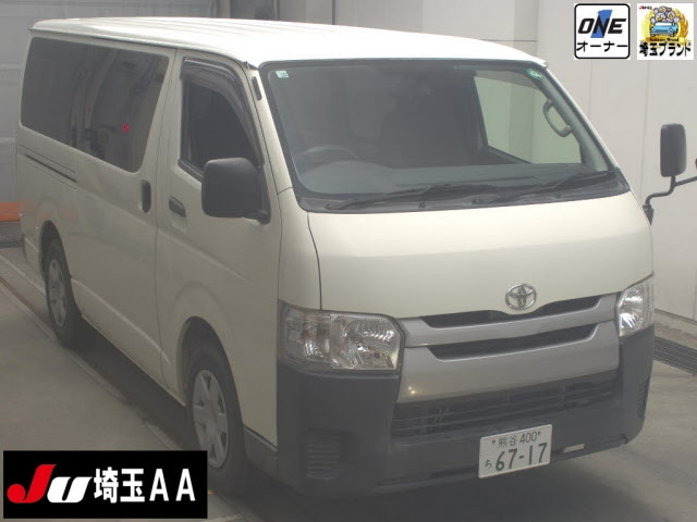 TOYOTA HIACE VAN 2015
