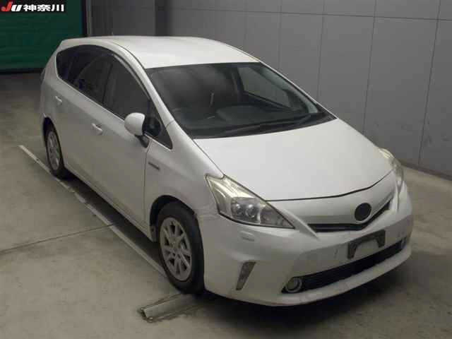 TOYOTA PRIUS ALPHA 2011