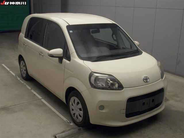 TOYOTA PORTE 2013