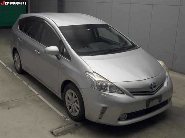 TOYOTA PRIUS ALPHA 2012