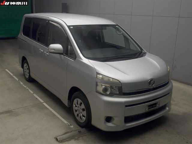 TOYOTA VOXY 2012