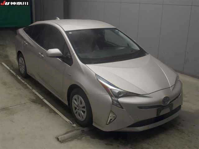 TOYOTA PRIUS 2016