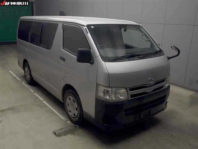TOYOTA HIACE VAN 2013