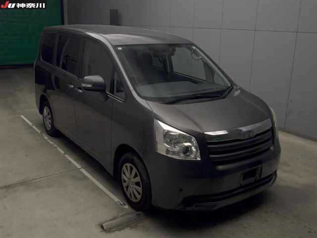 TOYOTA NOAH 2009