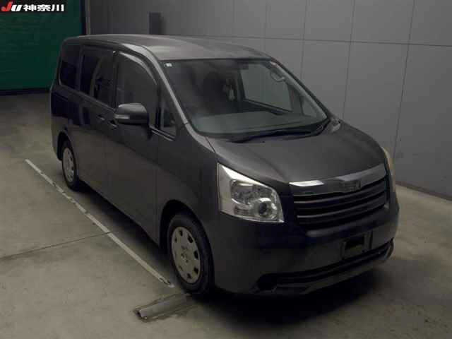 TOYOTA NOAH 2008