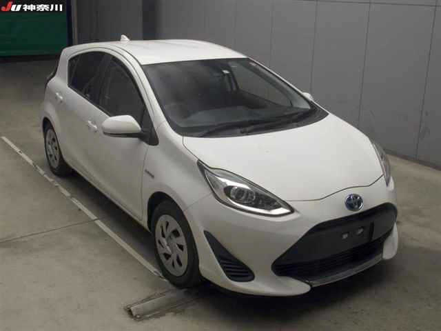 TOYOTA AQUA 2019