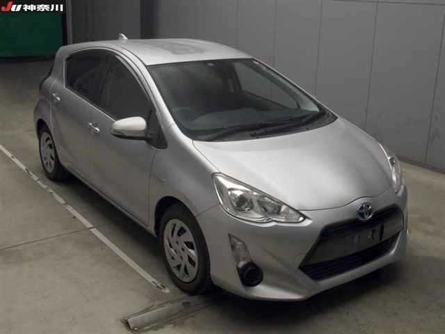 TOYOTA AQUA 2015