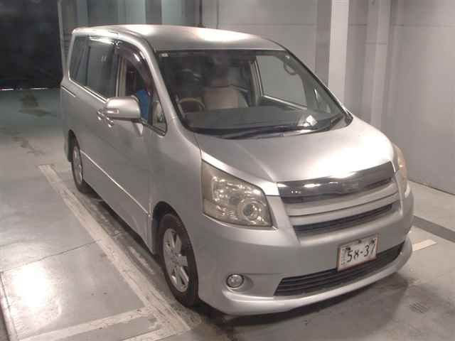 TOYOTA NOAH 2009