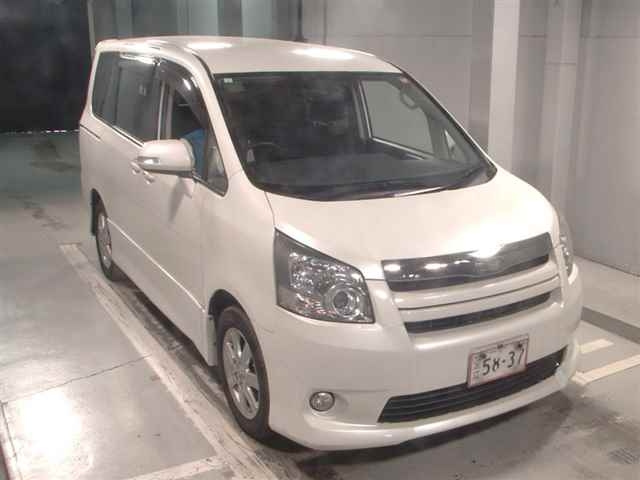 TOYOTA NOAH 2009