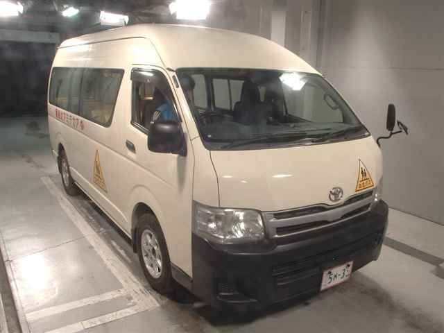 TOYOTA HIACE