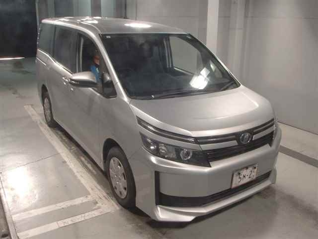 TOYOTA VOXY 2014