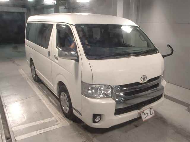 TOYOTA HIACE VAN 2020