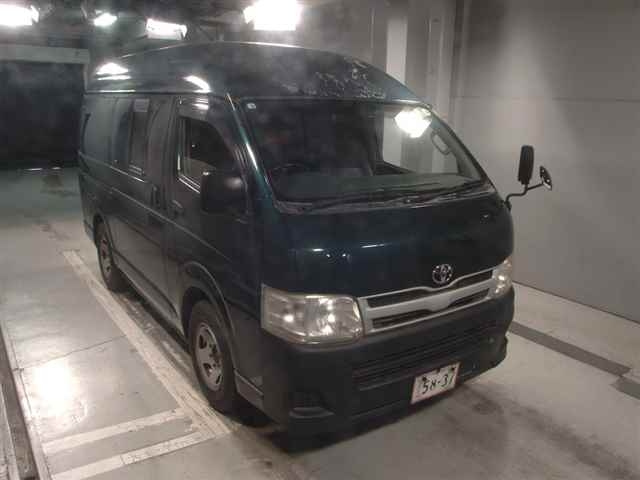 TOYOTA HIACE VAN 2010