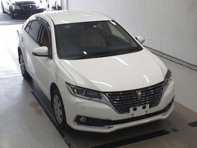 TOYOTA PREMIO 2018