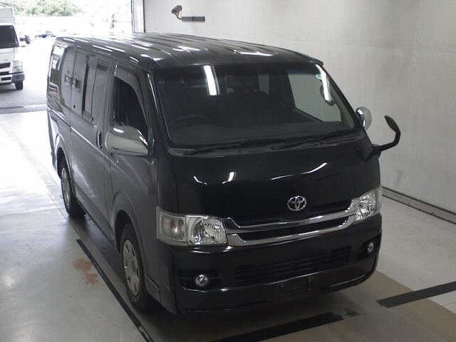 TOYOTA HIACE VAN