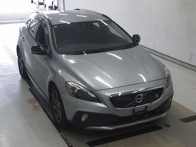 VOLVO V40
